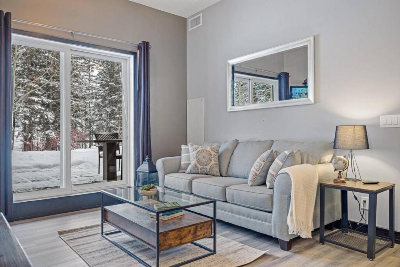 Nature'S Nook By Instant Suites Pool & Hottub Canmore Bagian luar foto