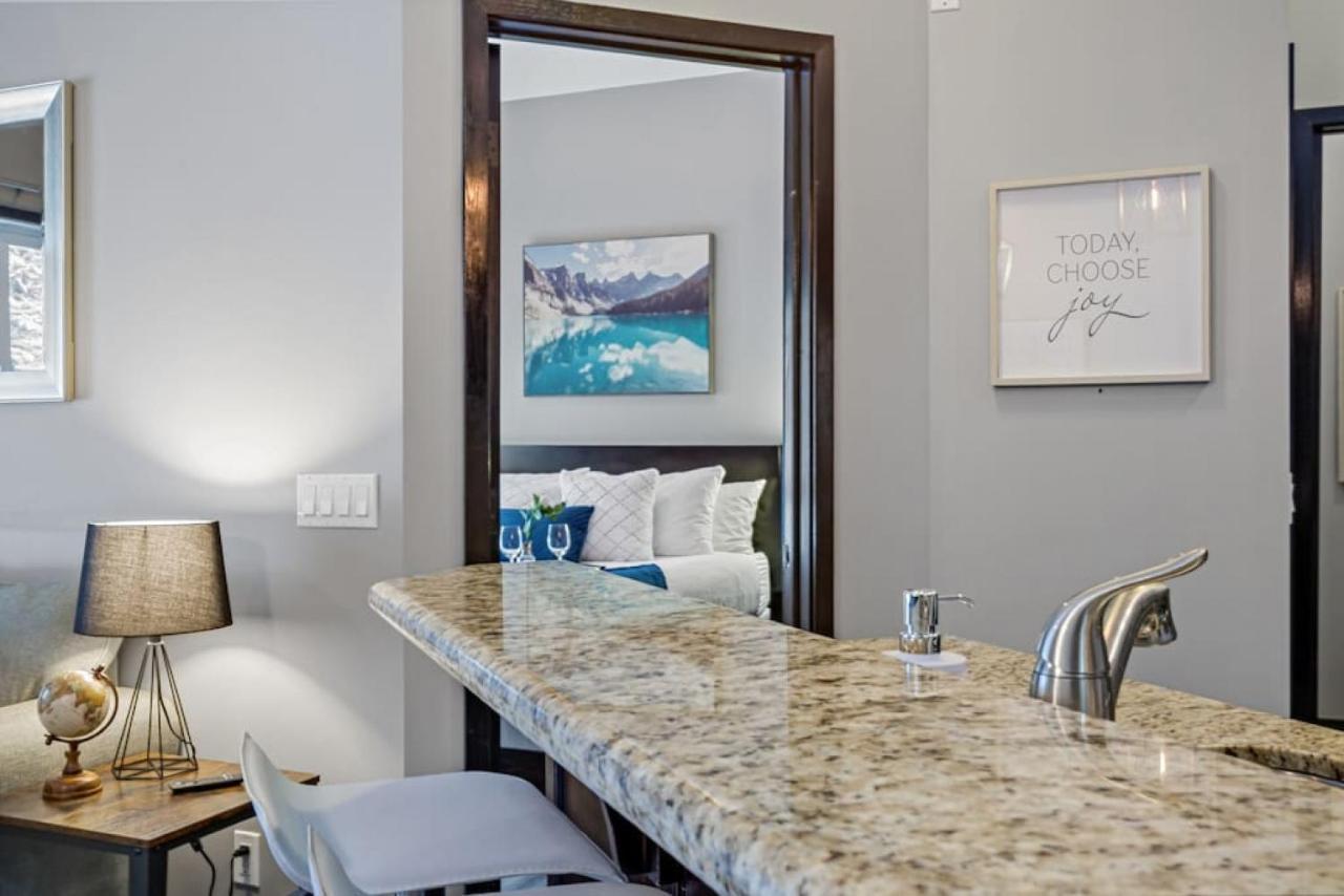 Nature'S Nook By Instant Suites Pool & Hottub Canmore Bagian luar foto