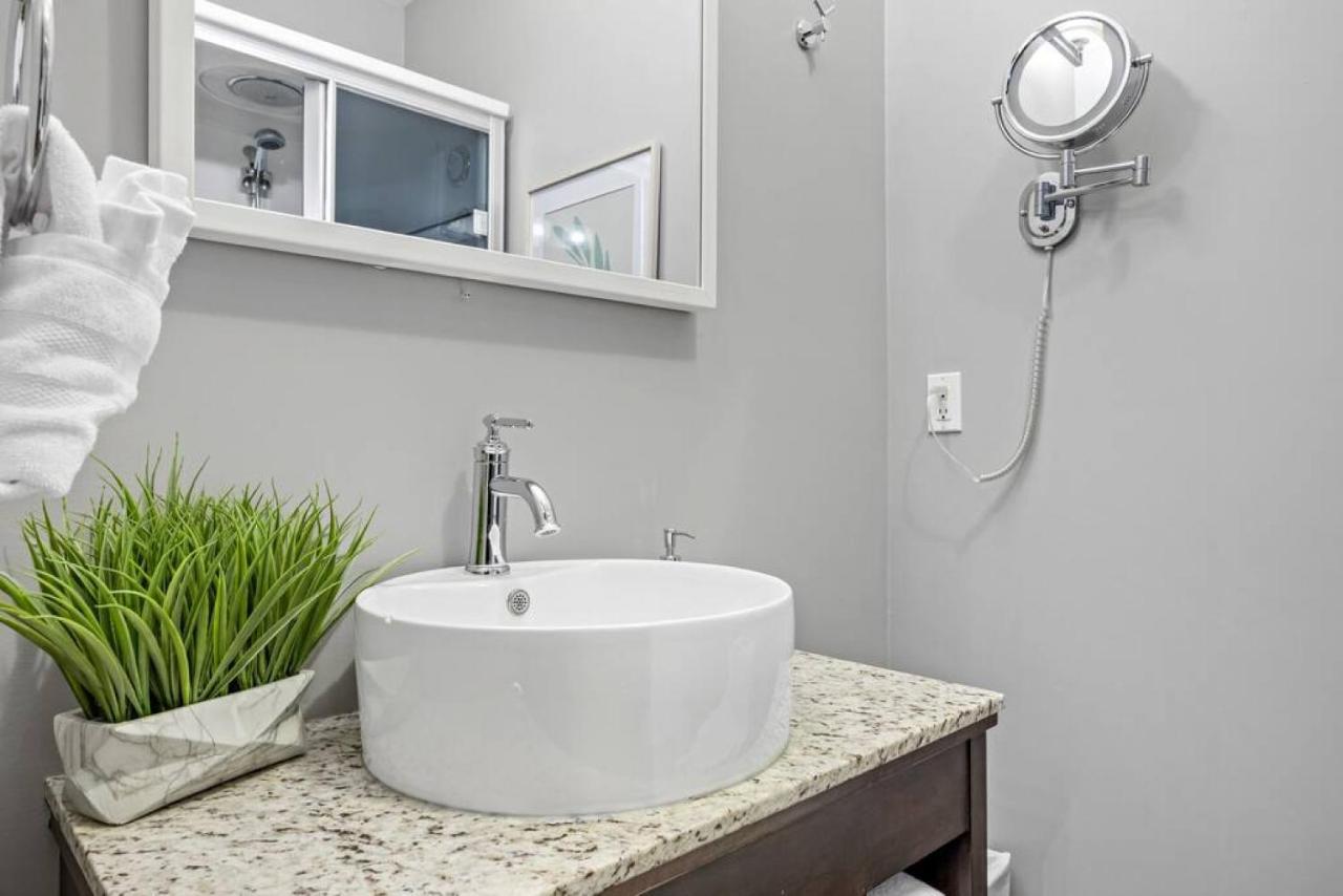 Nature'S Nook By Instant Suites Pool & Hottub Canmore Bagian luar foto