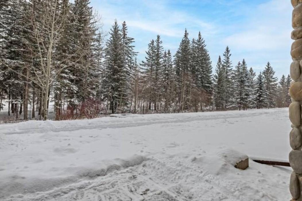 Nature'S Nook By Instant Suites Pool & Hottub Canmore Bagian luar foto