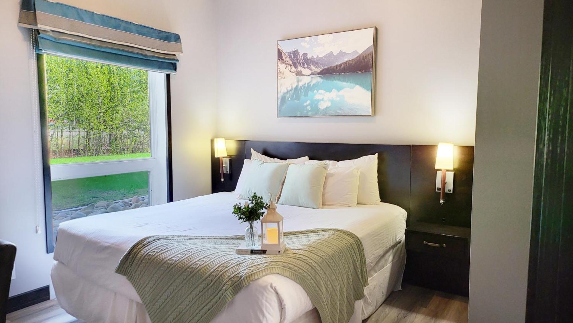 Nature'S Nook By Instant Suites Pool & Hottub Canmore Bagian luar foto