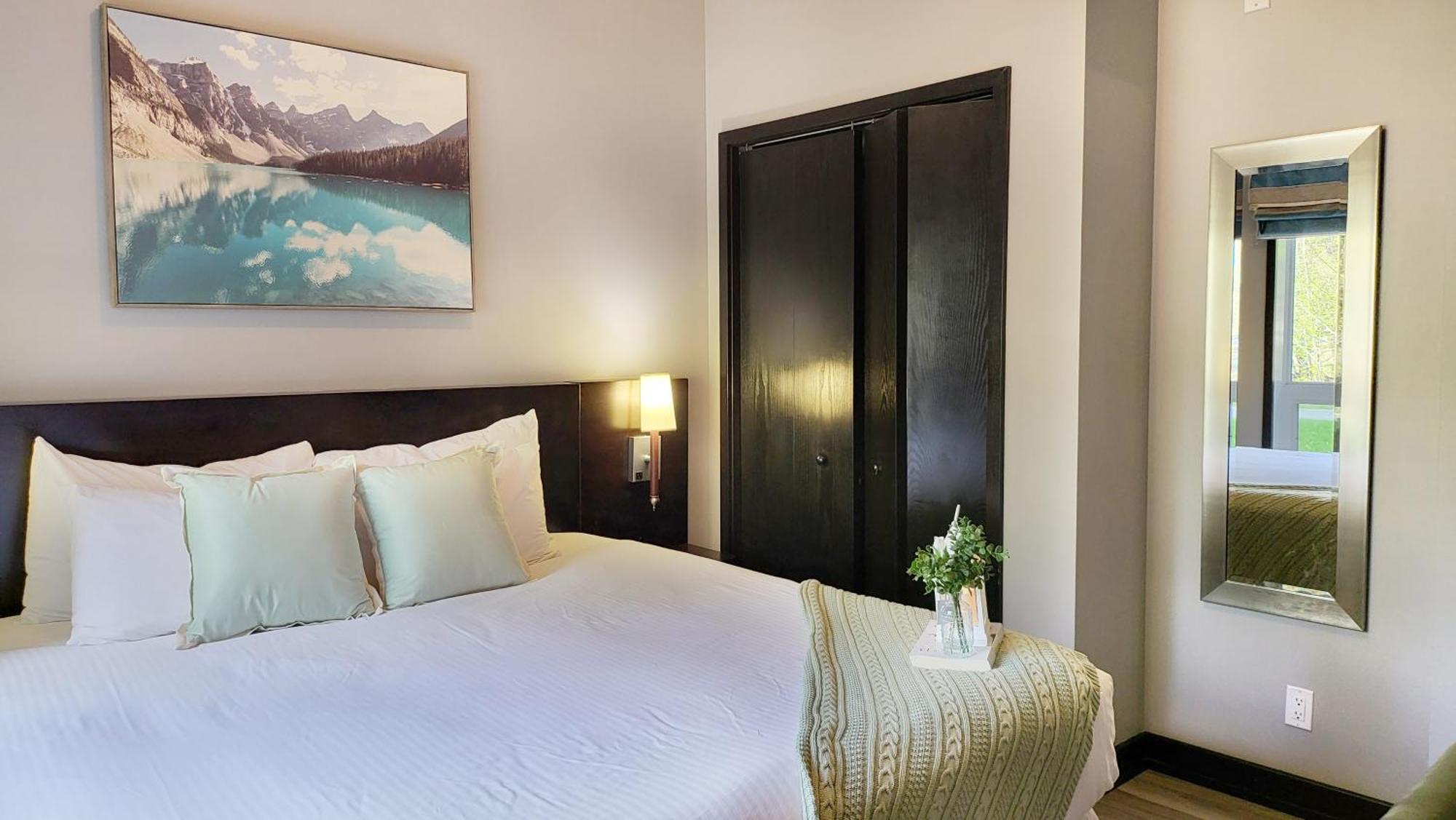 Nature'S Nook By Instant Suites Pool & Hottub Canmore Bagian luar foto